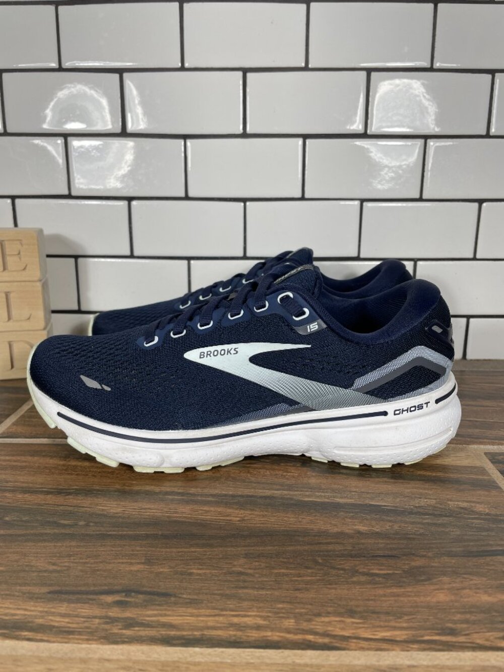 Brooks Ghost 15 Running Shoes Womens Size 7 Peacoat Pearl Salt Air Sneakers